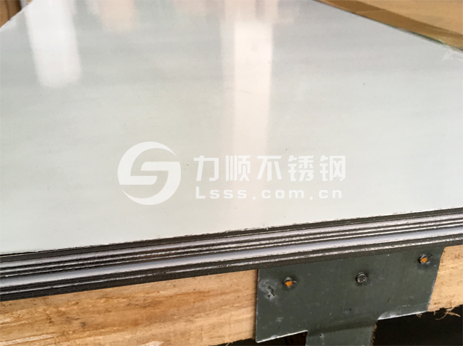 不（bú）鏽鋼板鏡（jìng）麵拋光