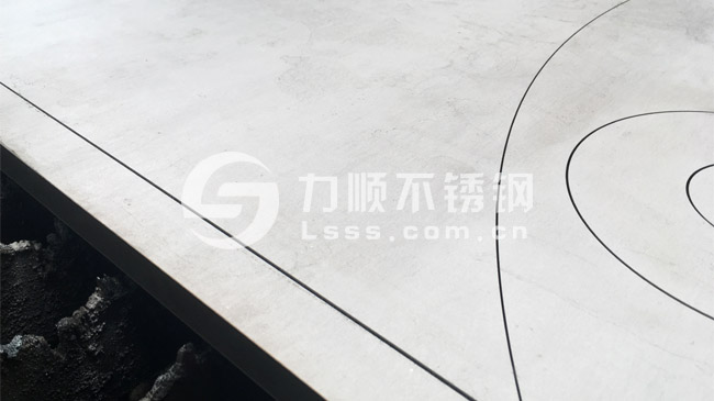 304不(bú)鏽鋼20mm厚激光(guāng)切割加工