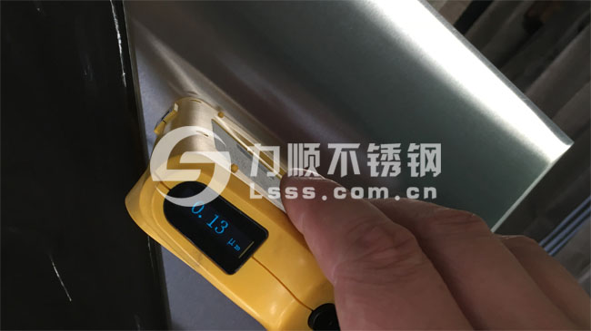 不鏽鋼拉絲(sī)板表麵粗糙度測量