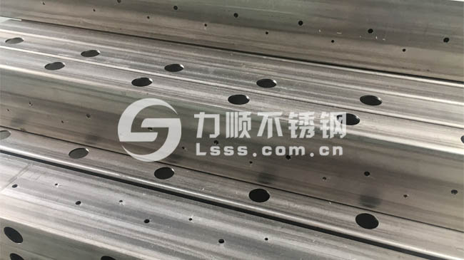 激光(guāng)切割(gē)加工 激光切方管