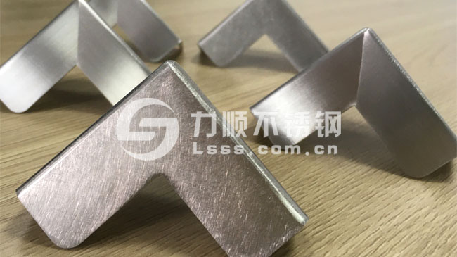拉絲板焊接無縫化處理（lǐ）