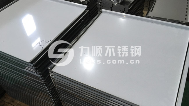 不鏽鋼拉（lā）絲板用於（yú）折彎件加工（gōng）