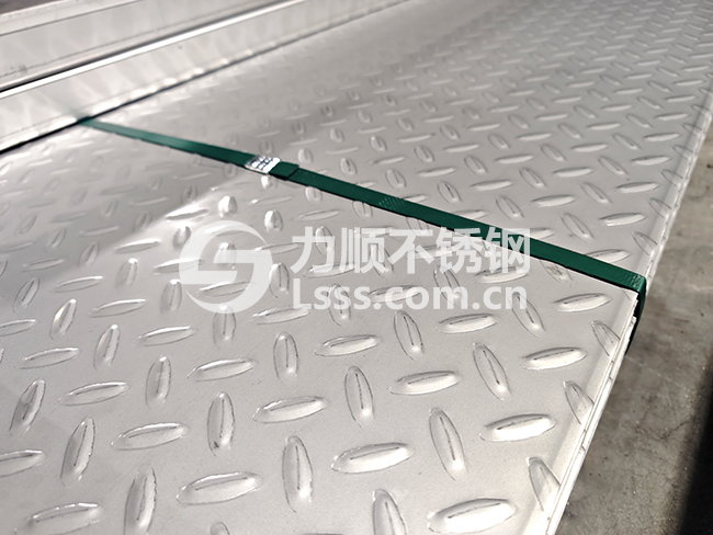 花紋(wén)板樓梯踏步 不鏽鋼防滑板 扁豆花 花紋板樓梯踏步 不鏽鋼防滑板 扁豆花